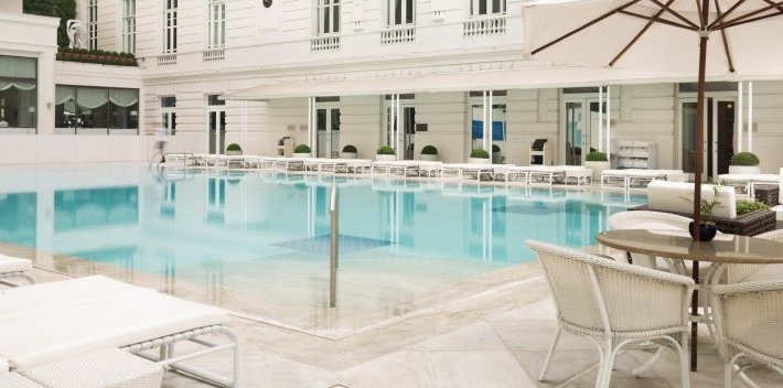 Piscina do Hotel Copacabana Palace, com o quartzito Matira Piscina do Hotel Copacabana Palace, com o quartzito Matira